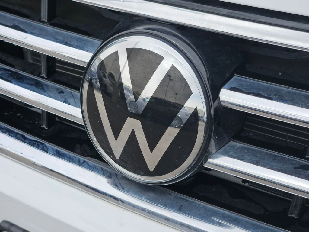 Used 2024 Volkswagen Tiguan SE image 11