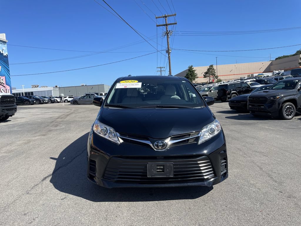 Used 2020 Toyota Sienna LE w/ LE Preferred Package FWD image 5