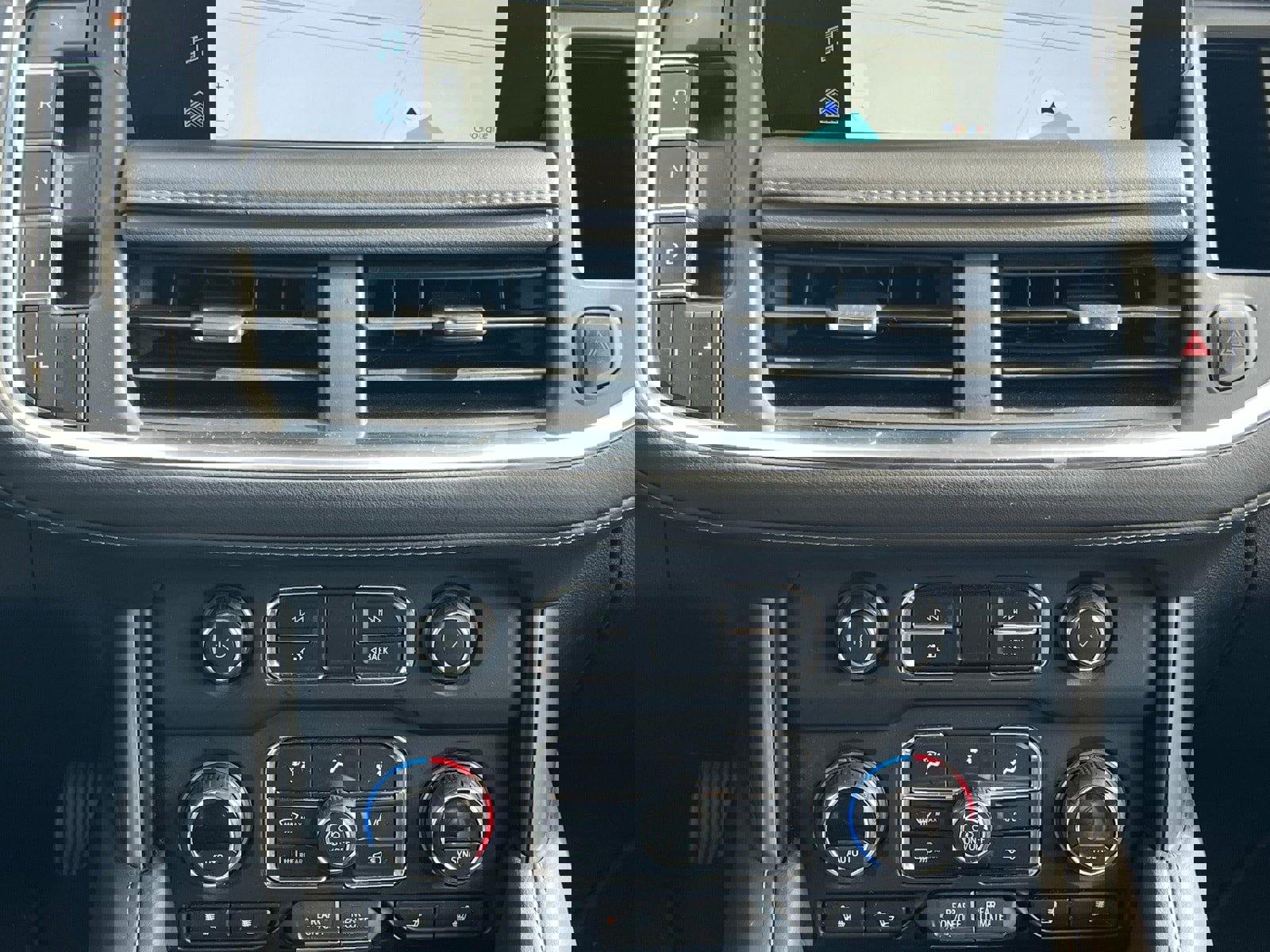 Used 2024 Chevrolet Suburban LT image 36