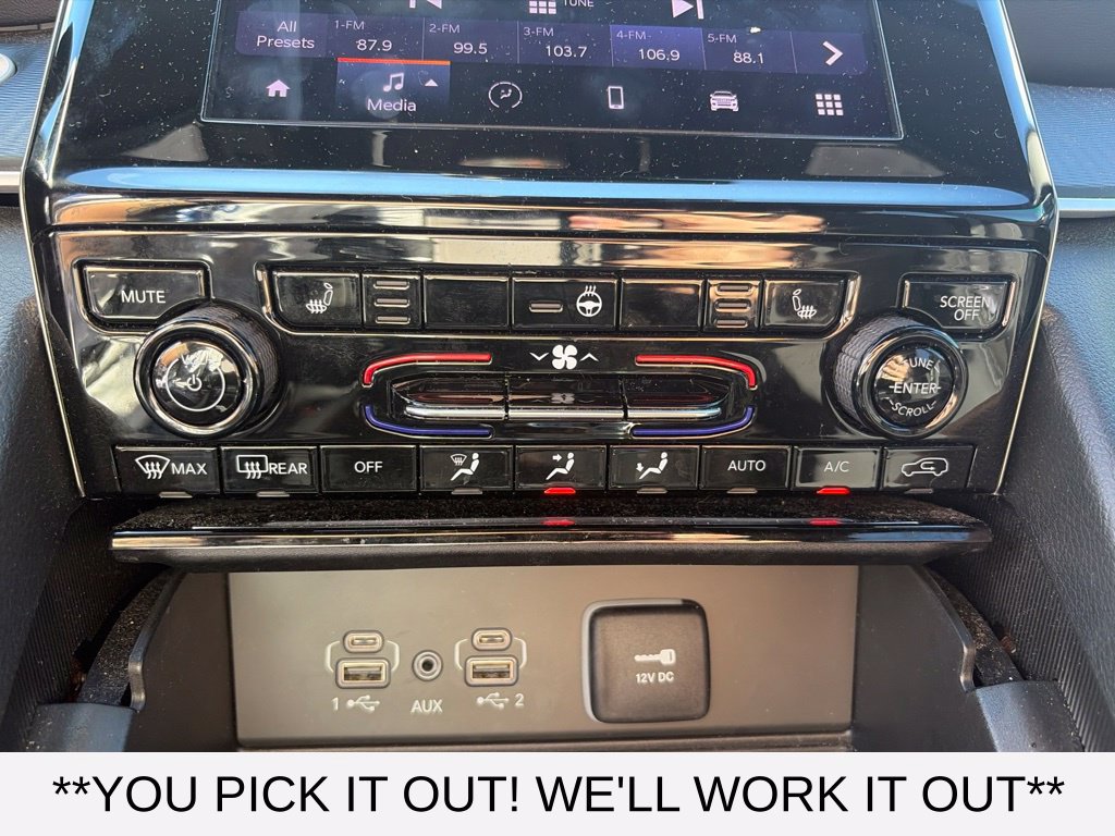 Used 2025 Jeep Grand Cherokee Laredo X w/ Luxury Tech Group I RWD image 13