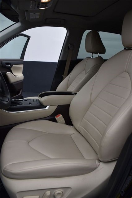 Used 2022 Toyota Highlander XLE image 7