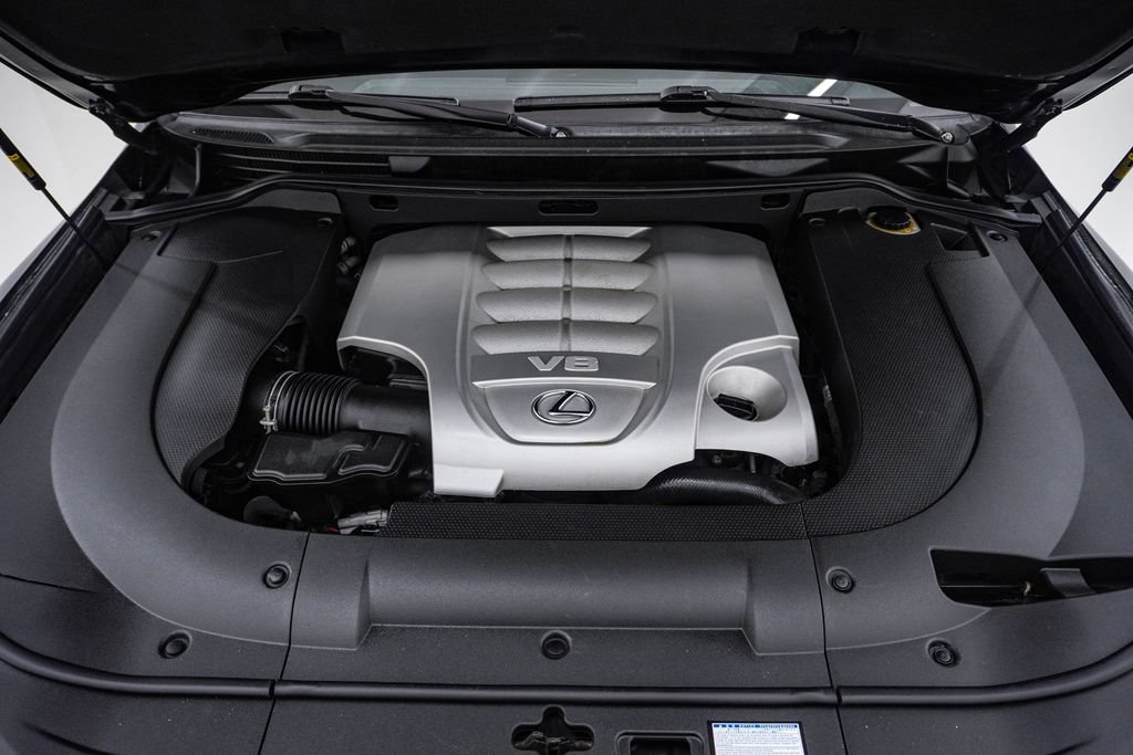 Used 2013 Lexus LX 570 4WD w/ Luxury Pkg image 32