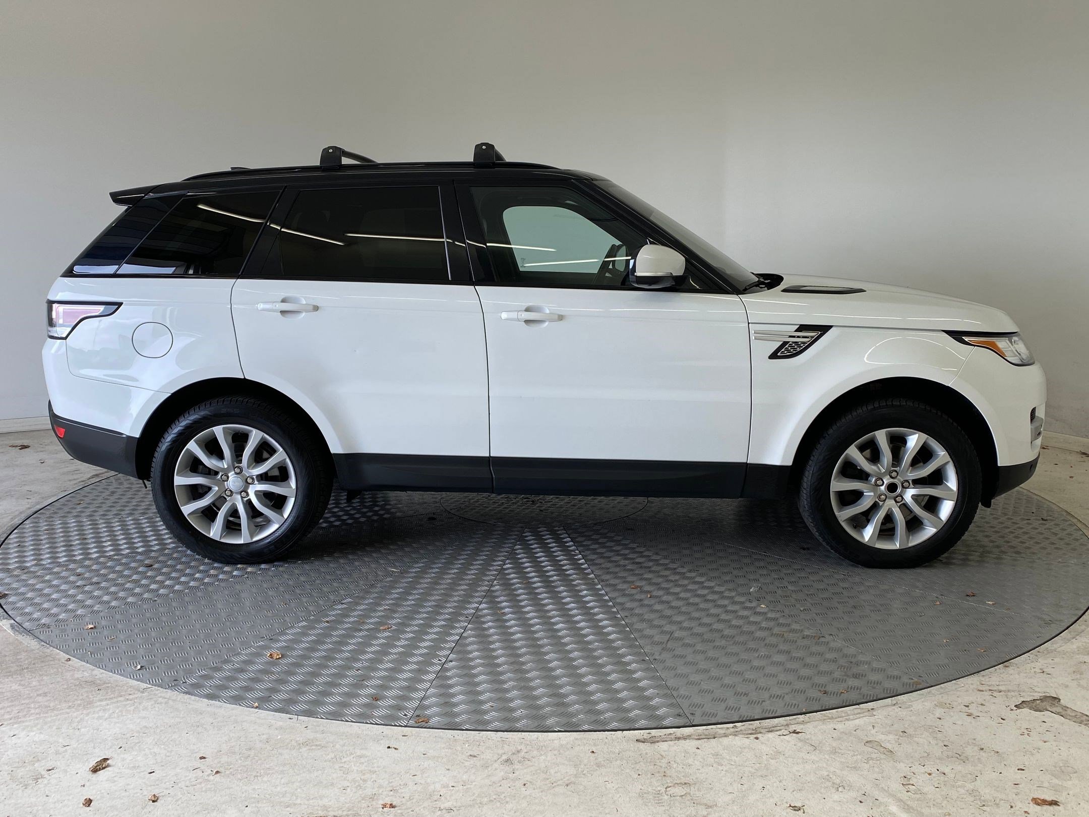 Used 2017 Land Rover Range Rover Sport HSE image 7