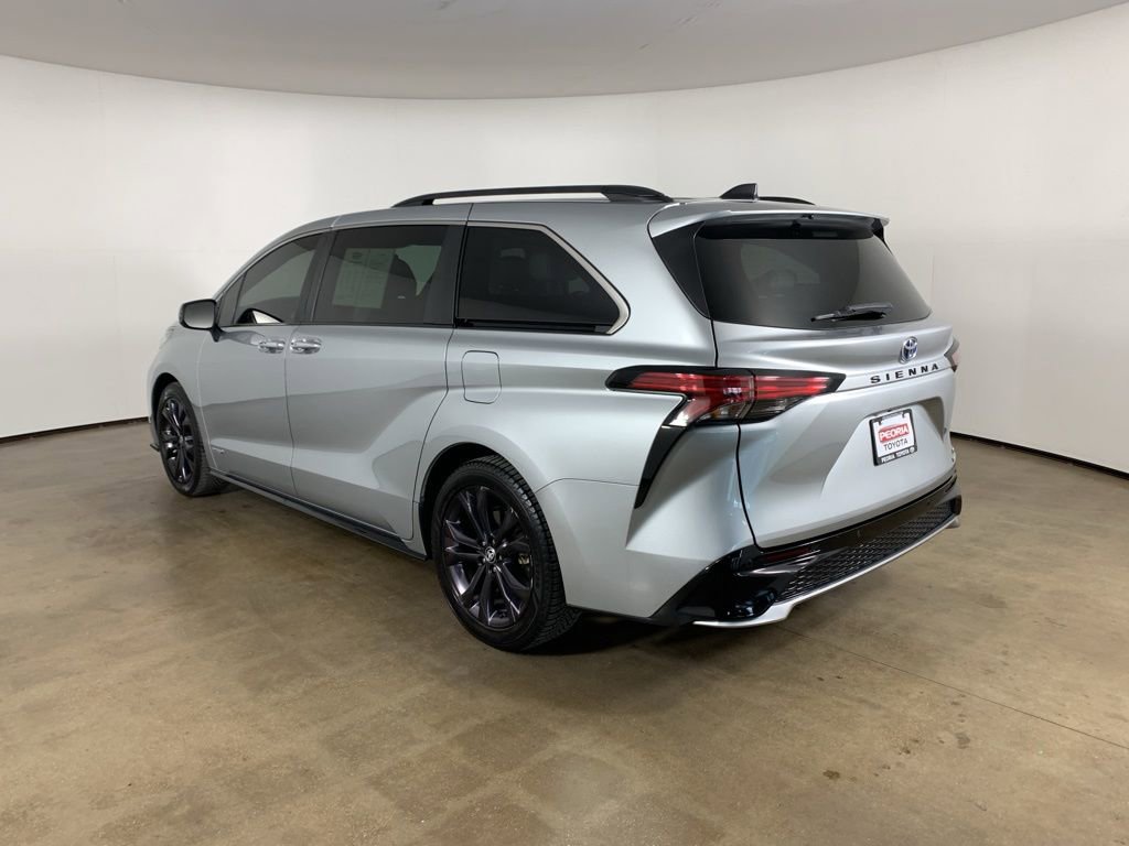 Used 2021 Toyota Sienna XSE w/ XSE Plus Package image 15