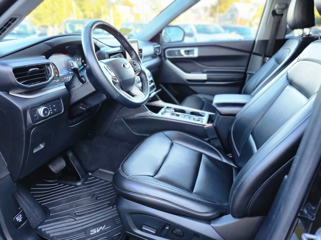 Used 2022 Ford Explorer XLT w/ Equipment Group 202A image 20