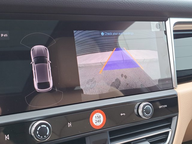 New 2026 Porsche Macan image 32