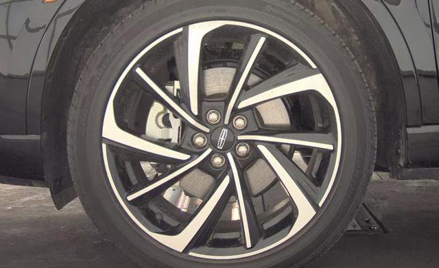 Used 2025 Lincoln Corsair Grand Touring w/ Equipment Group 301A AWD/4WD image 4