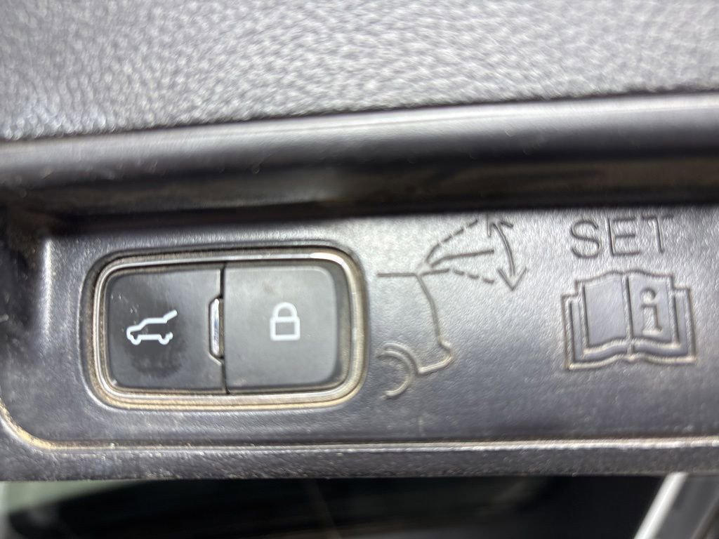 Used 2021 Ford Explorer XLT w/ Equipment Group 202A RWD image 26