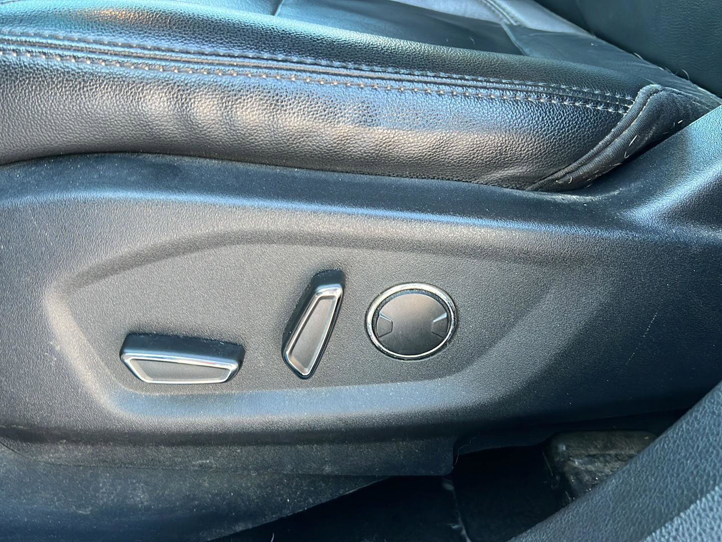 Used 2016 Ford Explorer XLT w/ Equipment Group 202A image 14