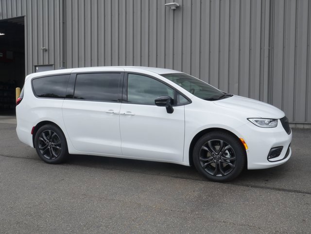 New 2026 Chrysler Pacifica Select image 8