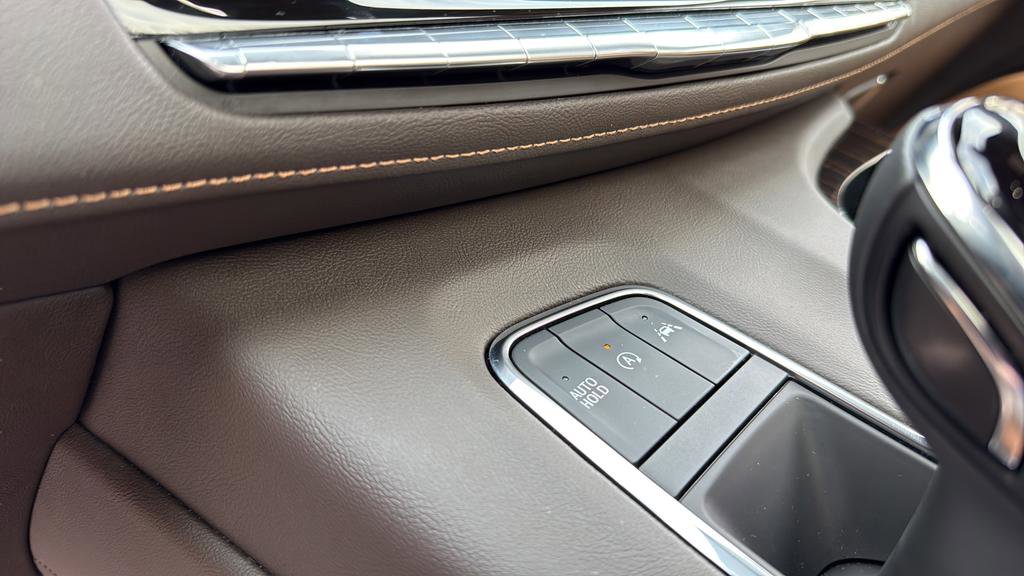 Used 2024 Cadillac Escalade Sport w/ LPO, ONYX Package image 39