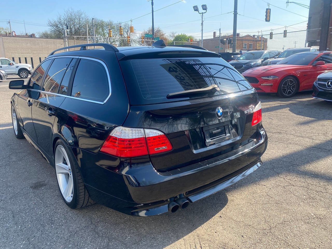 Used 2010 BMW 535i xDrive Wagon AWD/4WD image 12