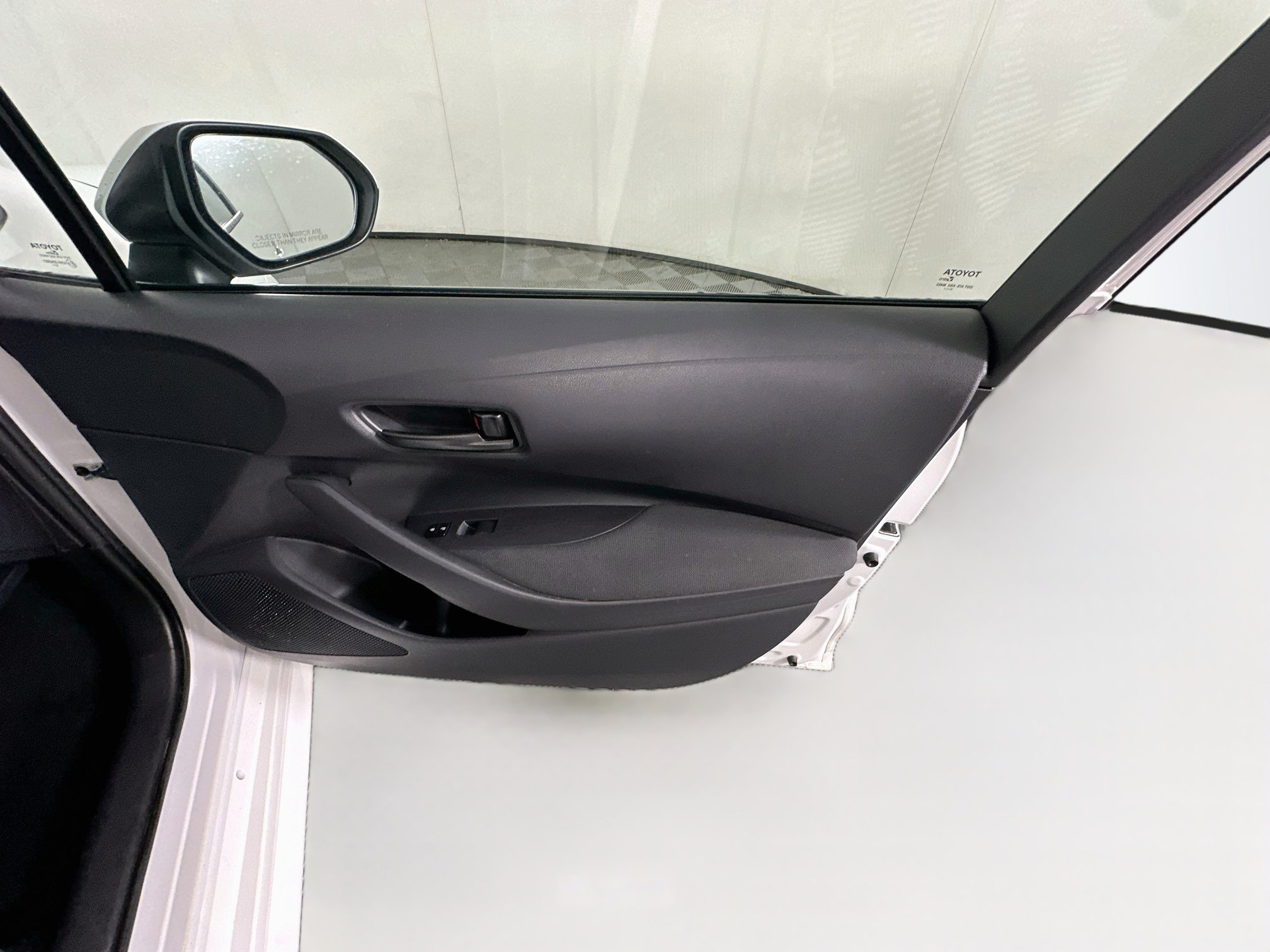 Used 2025 Toyota Corolla LE FWD image 31