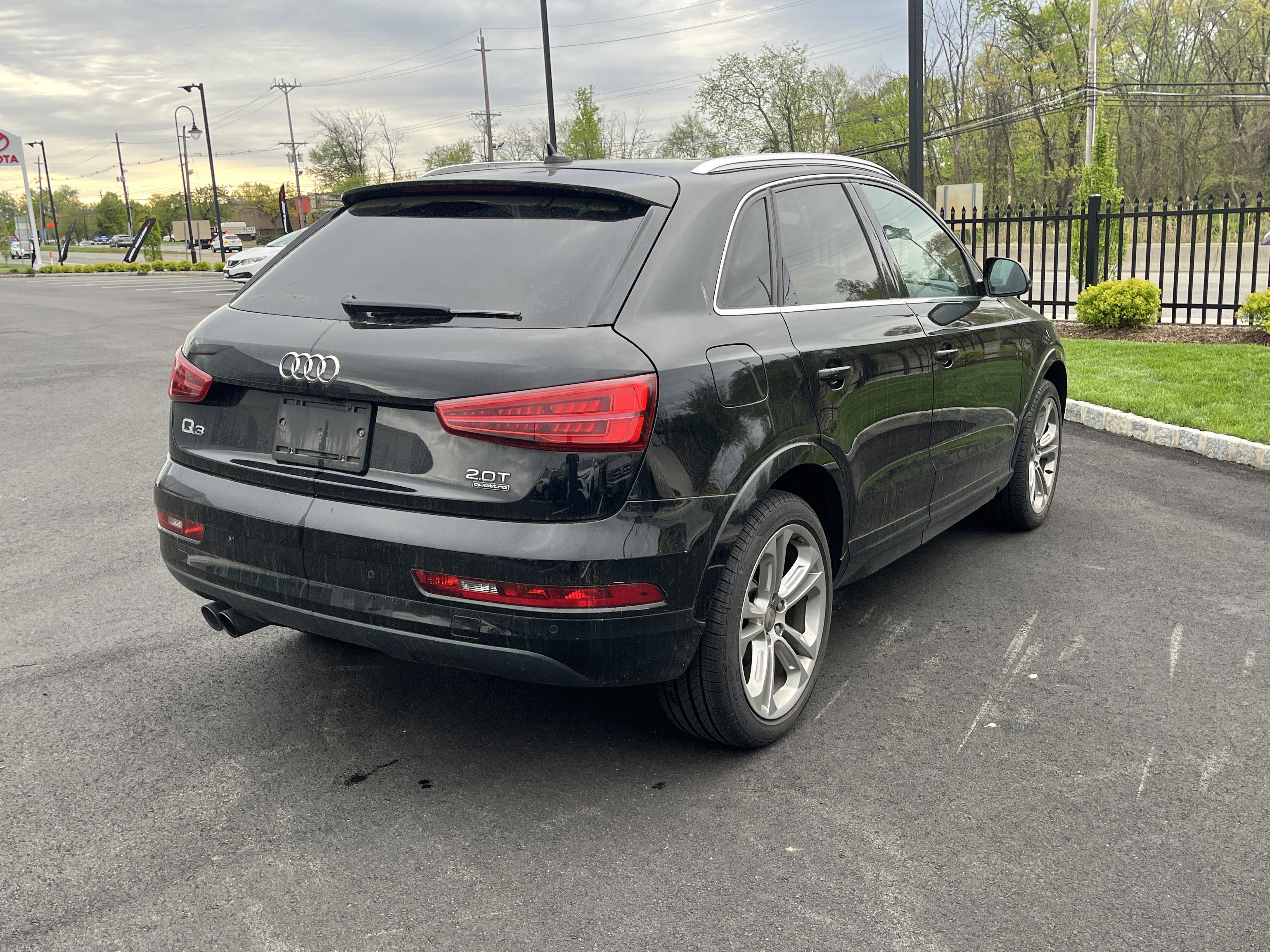 Used 2017 Audi Q3 2.0T Premium Plus w/ Premium Plus Package AWD/4WD image 3