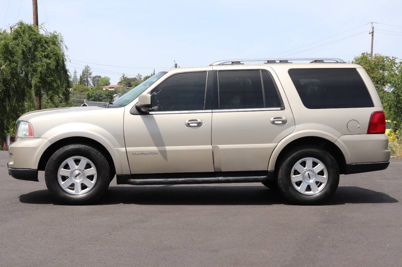 Used 2006 Lincoln Navigator Luxury RWD image 5