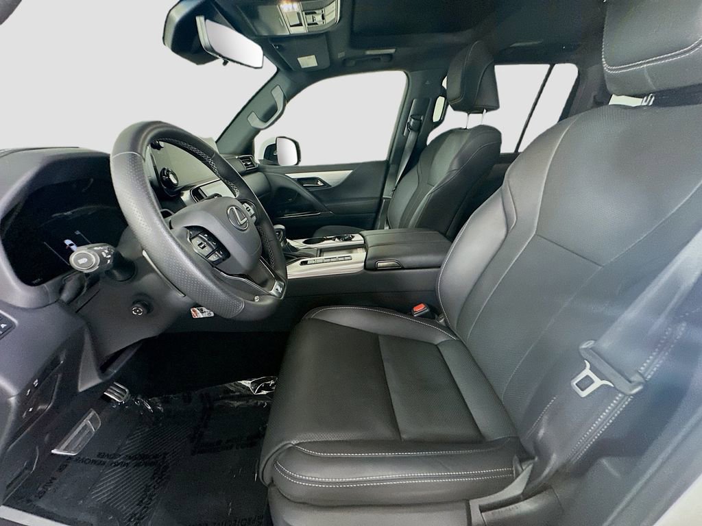 Used 2025 Lexus LX 600 F Sport w/ Accessory Package (Z1) image 5
