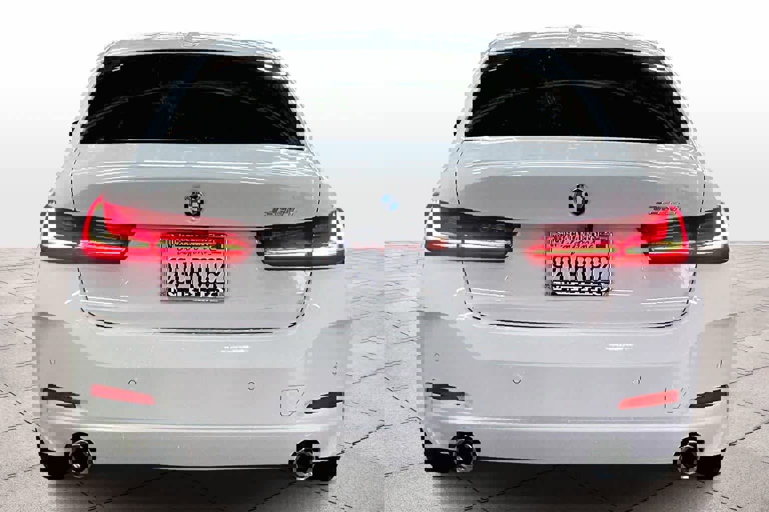 Used 2023 BMW 330i Sedan w/ Premium Package image 7