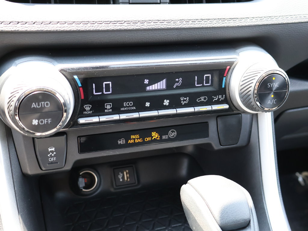 Used 2025 Toyota RAV4 XLE AWD/4WD image 34
