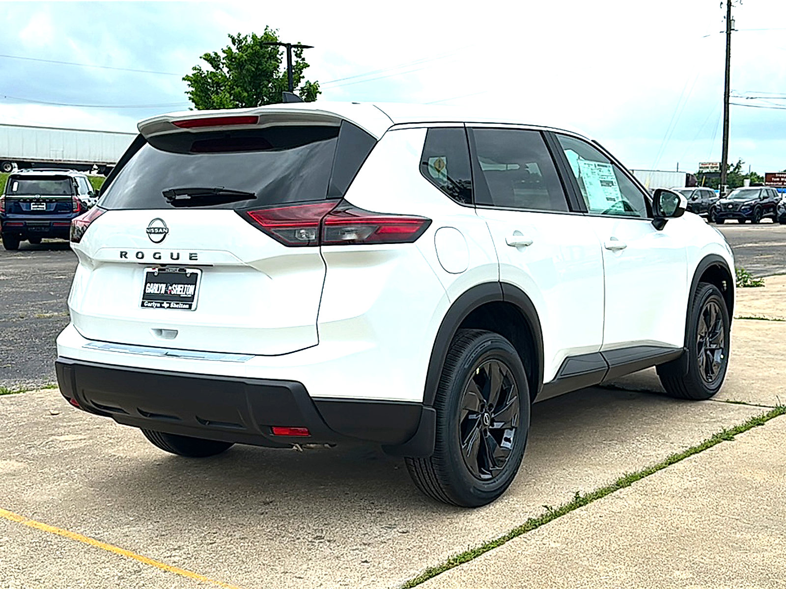 New 2026 Nissan Rogue SV FWD image 8
