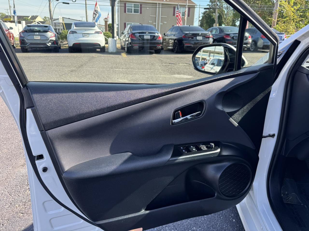 Used 2018 Toyota Prius Two w/ Prius Two Safety Plus Package FWD image 9
