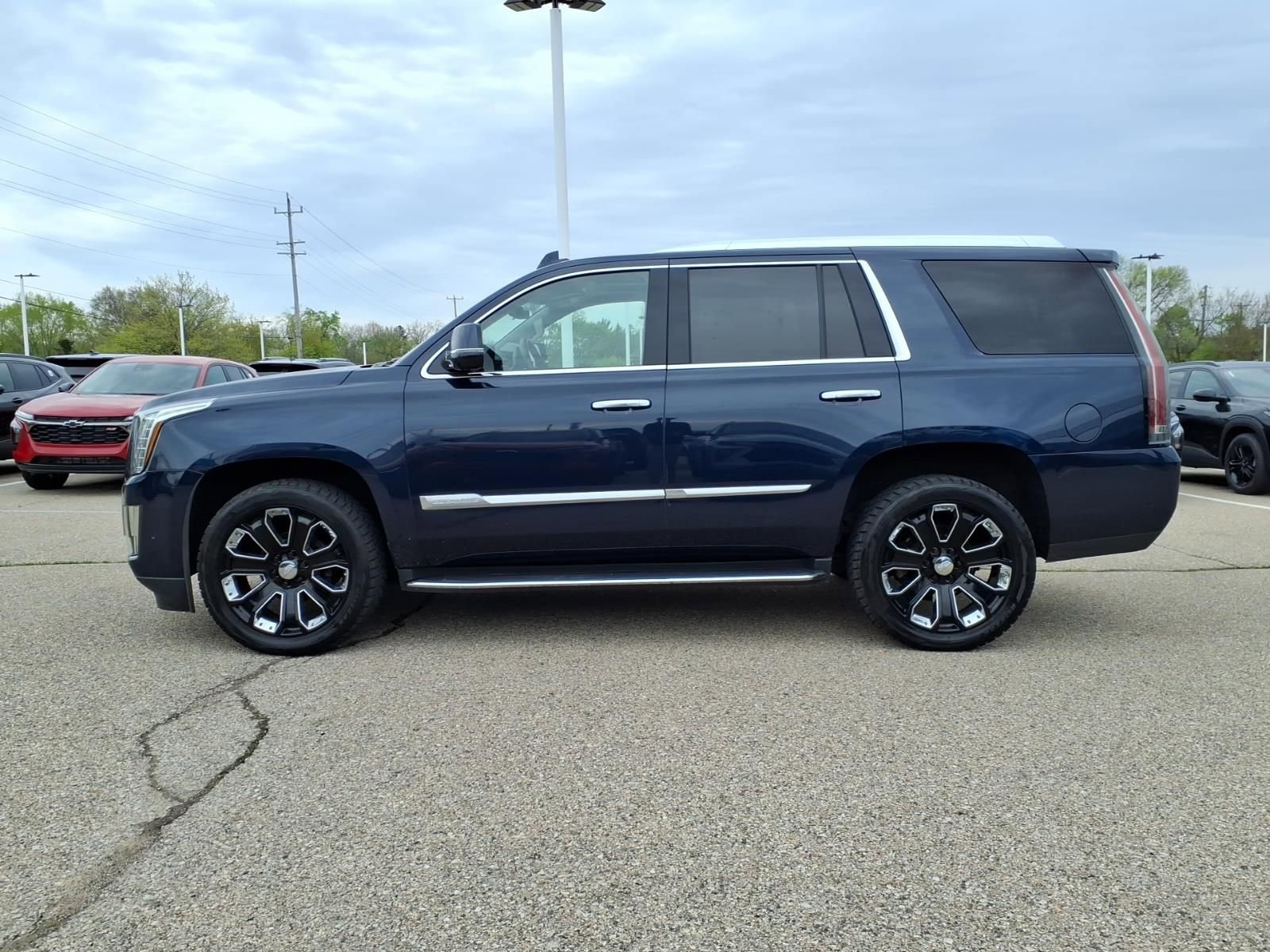 Used 2020 Cadillac Escalade Luxury AWD/4WD image 8