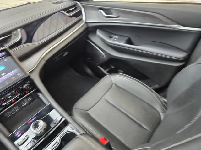 Used 2022 Jeep Grand Cherokee Limited 4xe w/ Luxury Tech Group II AWD/4WD image 34