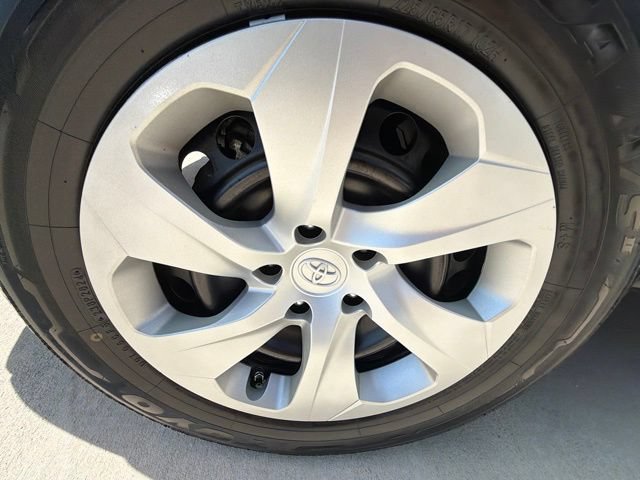 Used 2019 Toyota RAV4 LE FWD image 90