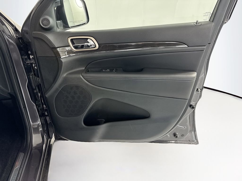 Used 2015 Jeep Grand Cherokee Overland w/ Advanced Technology Group image 25