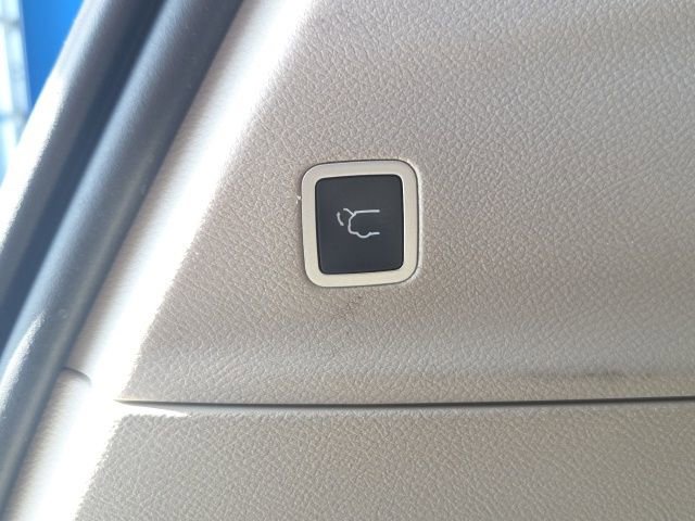 Used 2023 Chrysler Pacifica Touring-L image 13