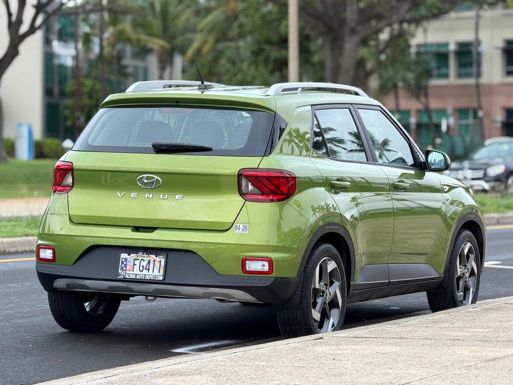 Used 2023 Hyundai Venue SEL image 5