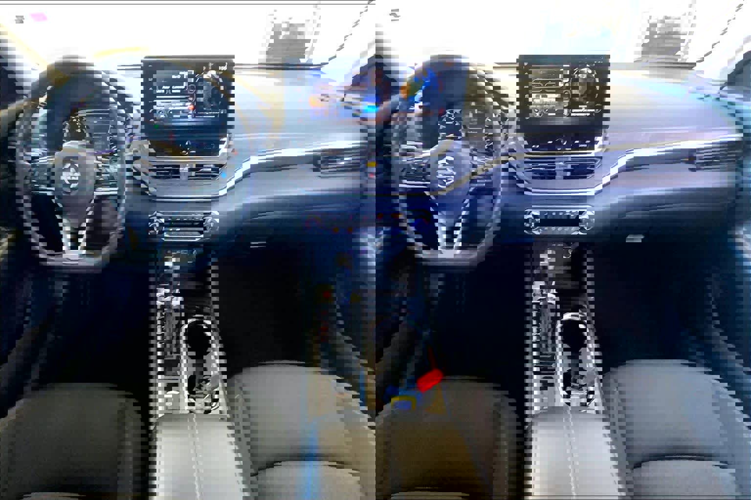 Used 2024 Nissan Altima 2.5 SV w/ SV Premium Package image 16