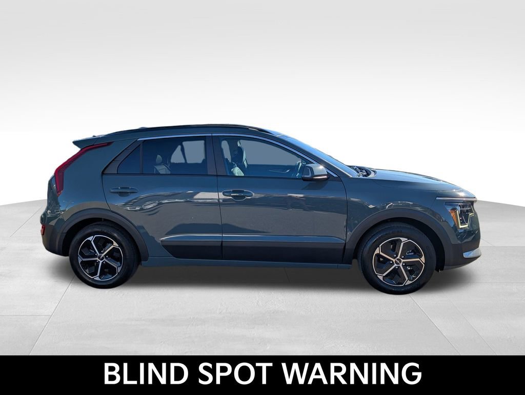 Certified 2023 Kia Niro EX image 4