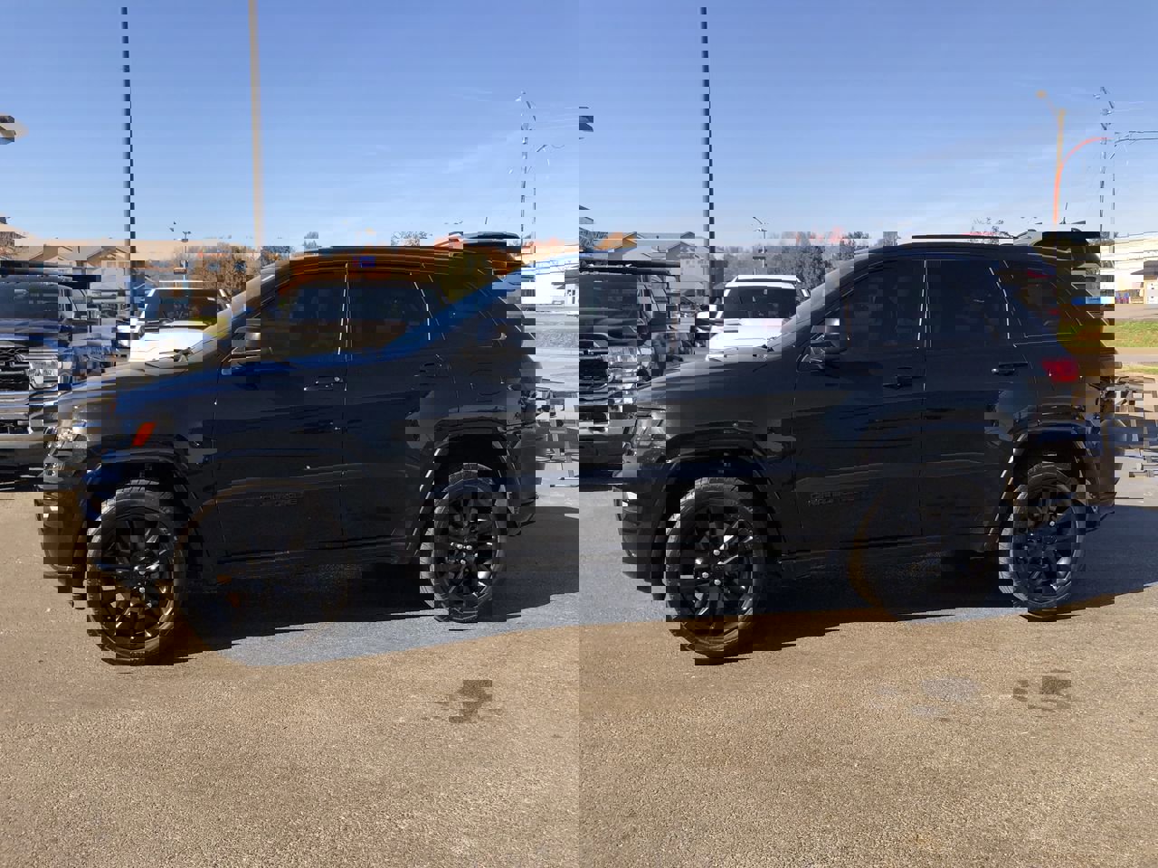 Used 2021 Jeep Grand Cherokee Laredo X image 3