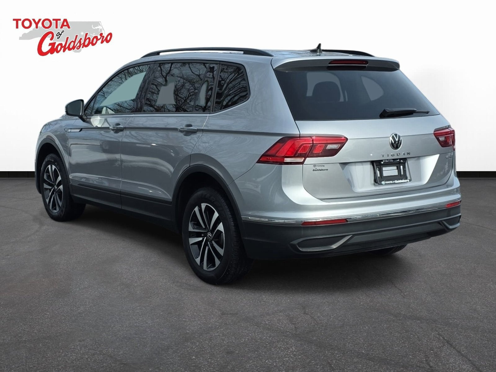 Used 2024 Volkswagen Tiguan S image 7