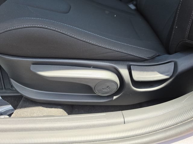 Used 2025 Hyundai Elantra Sport FWD image 21