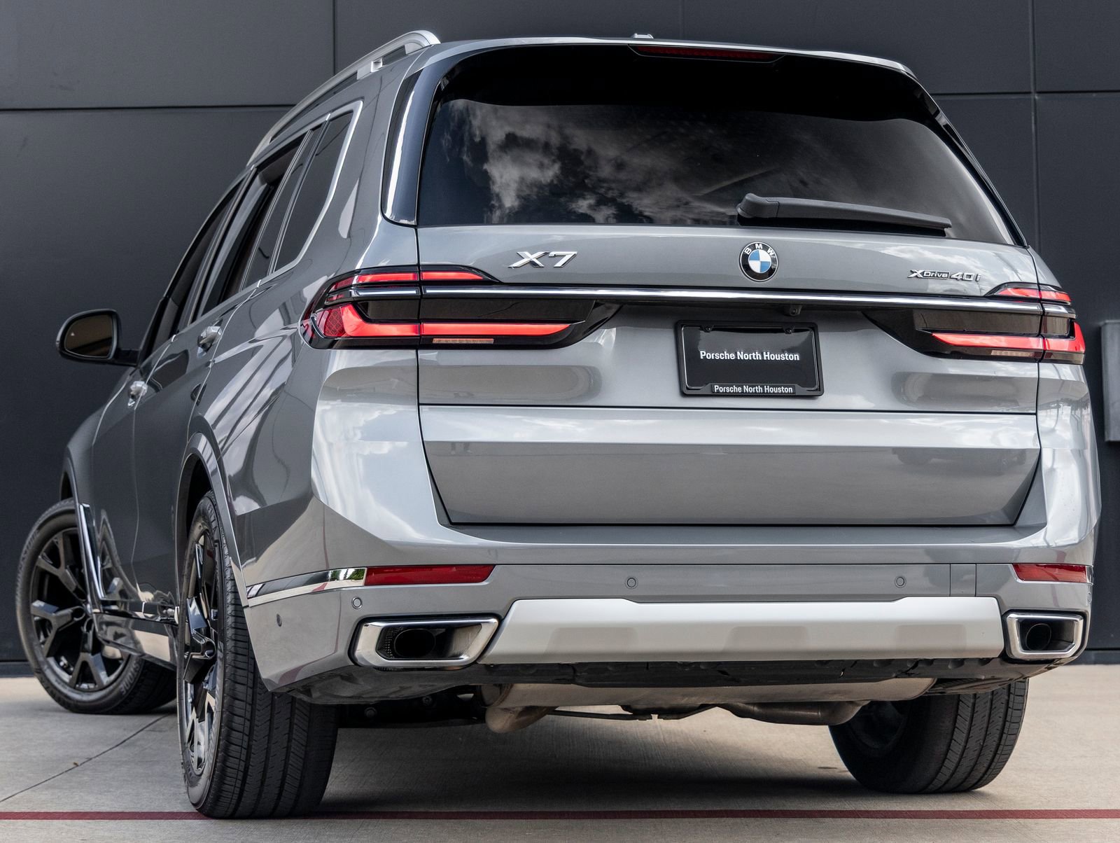 Used 2023 BMW X7 xDrive40i w/ Premium Package image 6