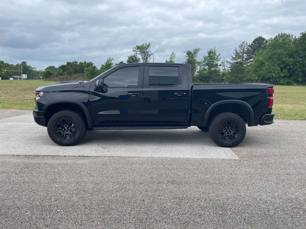 Used 2025 Chevrolet Silverado 1500 ZR2 w/ Technology Package image 2