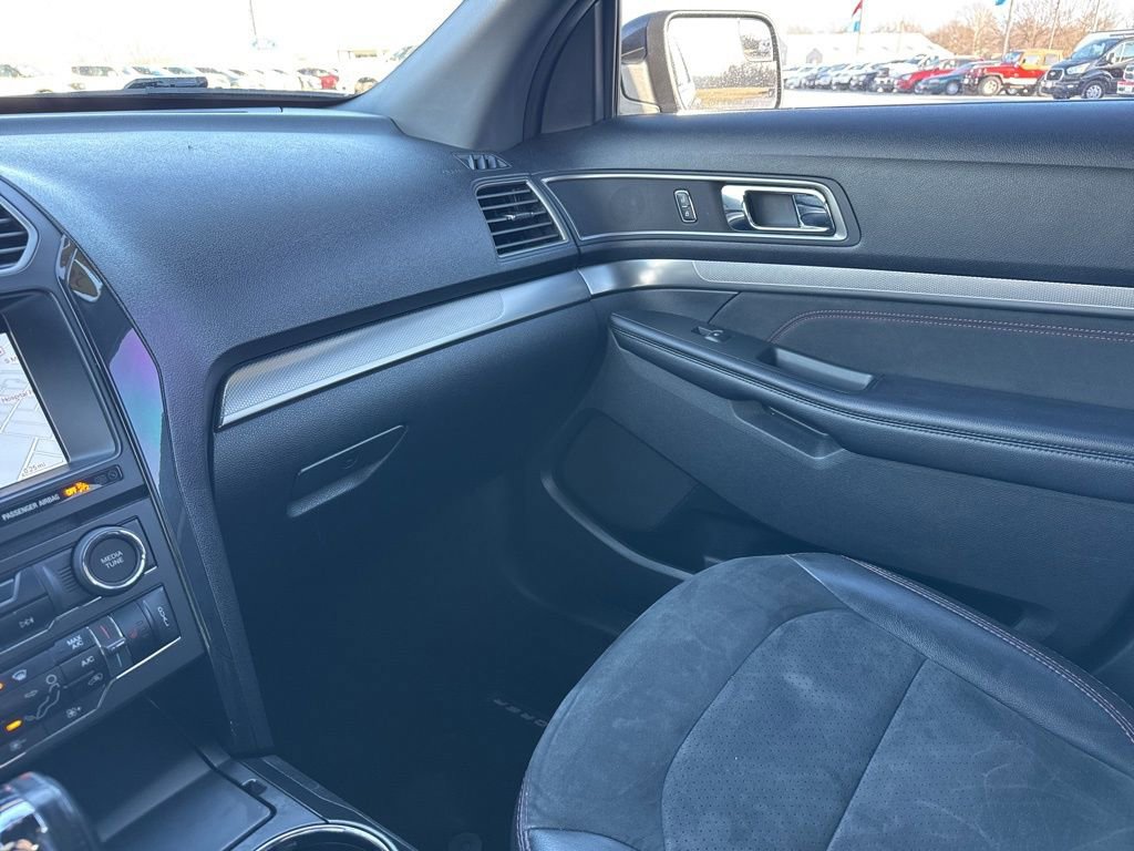 Used 2018 Ford Explorer XLT w/ Equipment Group 202A image 38