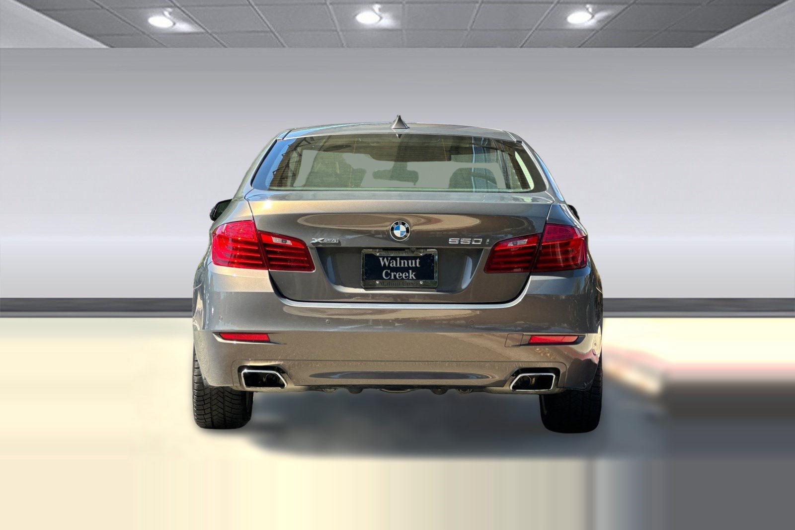 Used 2015 BMW 550i xDrive Sedan AWD/4WD image 9