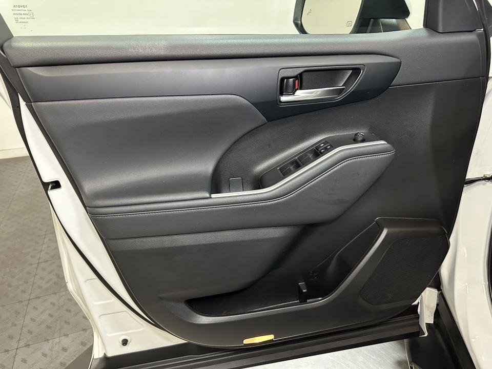 Certified 2022 Toyota Highlander XLE image 20