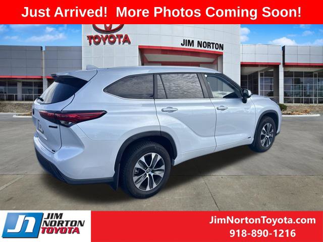 Used 2023 Toyota Highlander XLE AWD/4WD image 4