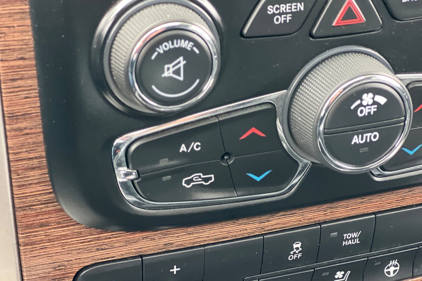 Used 2017 RAM 3500 Laramie image 27