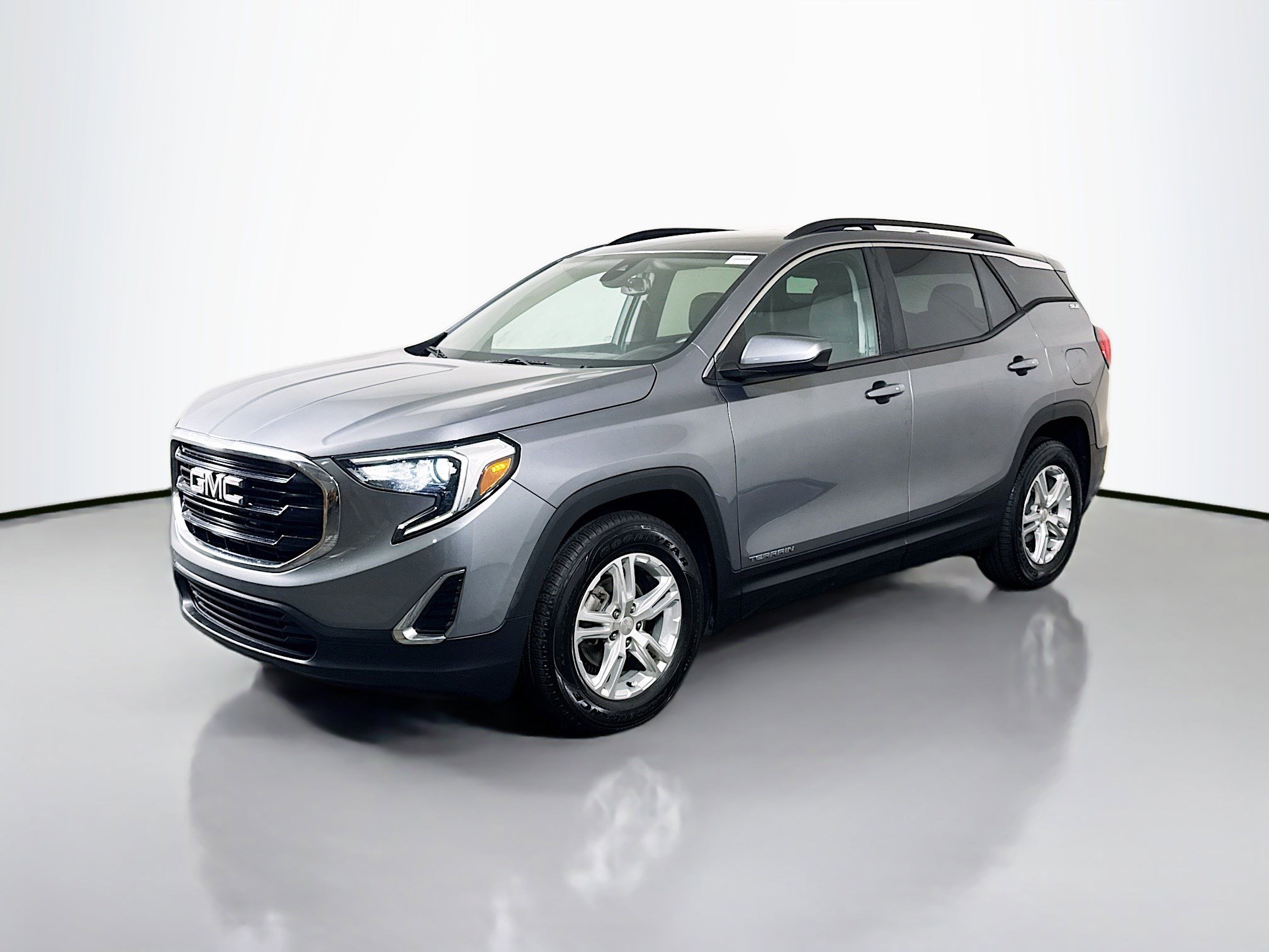Used 2021 GMC Terrain SLE w/ Driver Convenience Package image 4