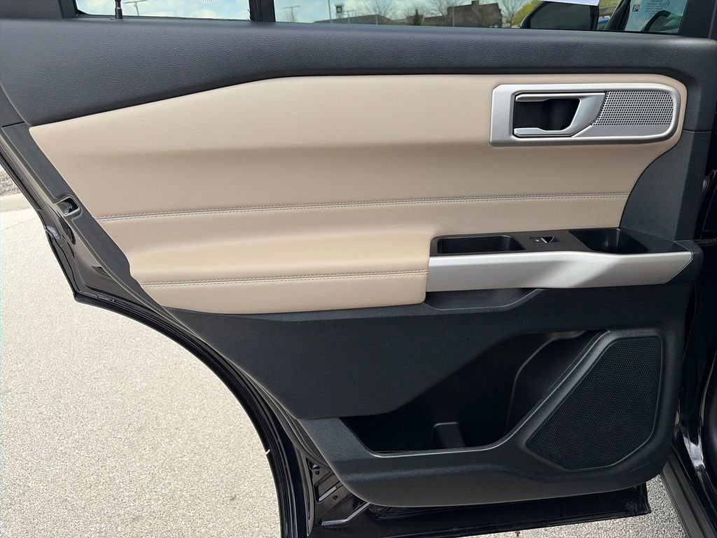 Used 2024 Ford Explorer XLT w/ Equipment Group 202A AWD/4WD image 26