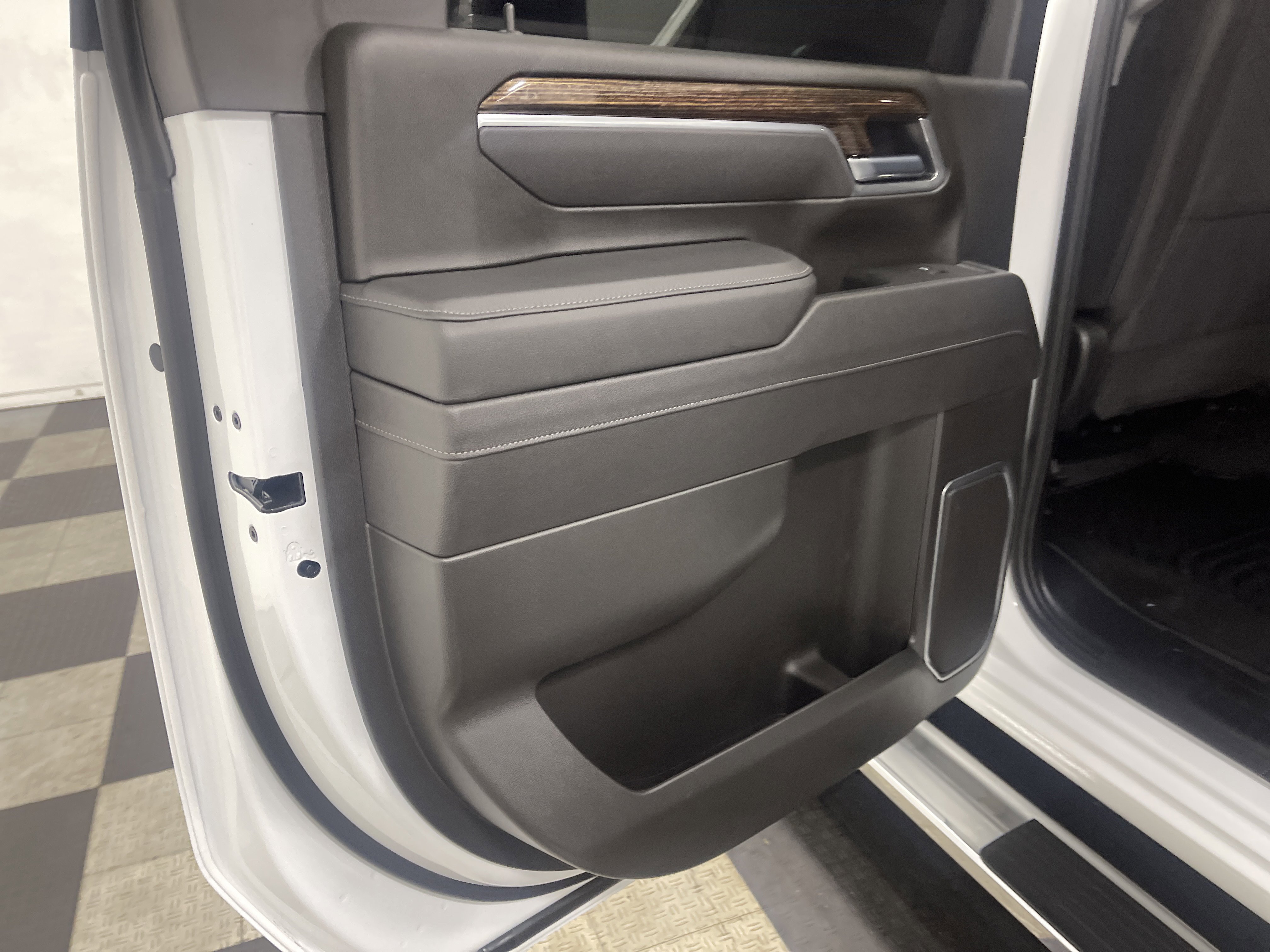 Used 2025 GMC Sierra 2500 SLE w/ SLE Value Package; AWD/4WD image 15