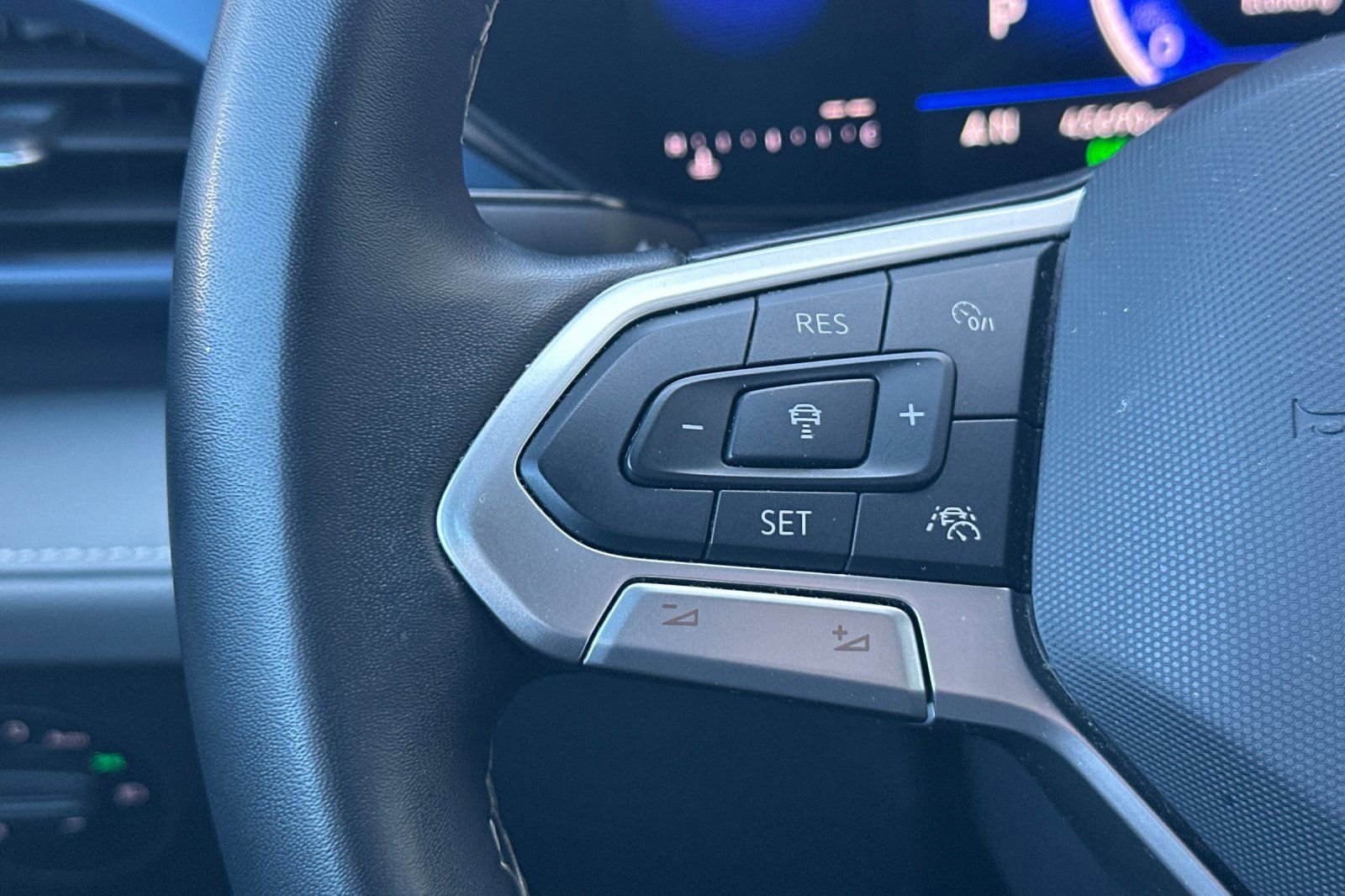 Used 2024 Volkswagen Taos SE image 29