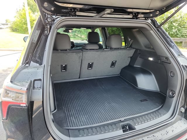 New 2027 Chevrolet Equinox LT w/ LPO, Floor Liner Package FWD image 18