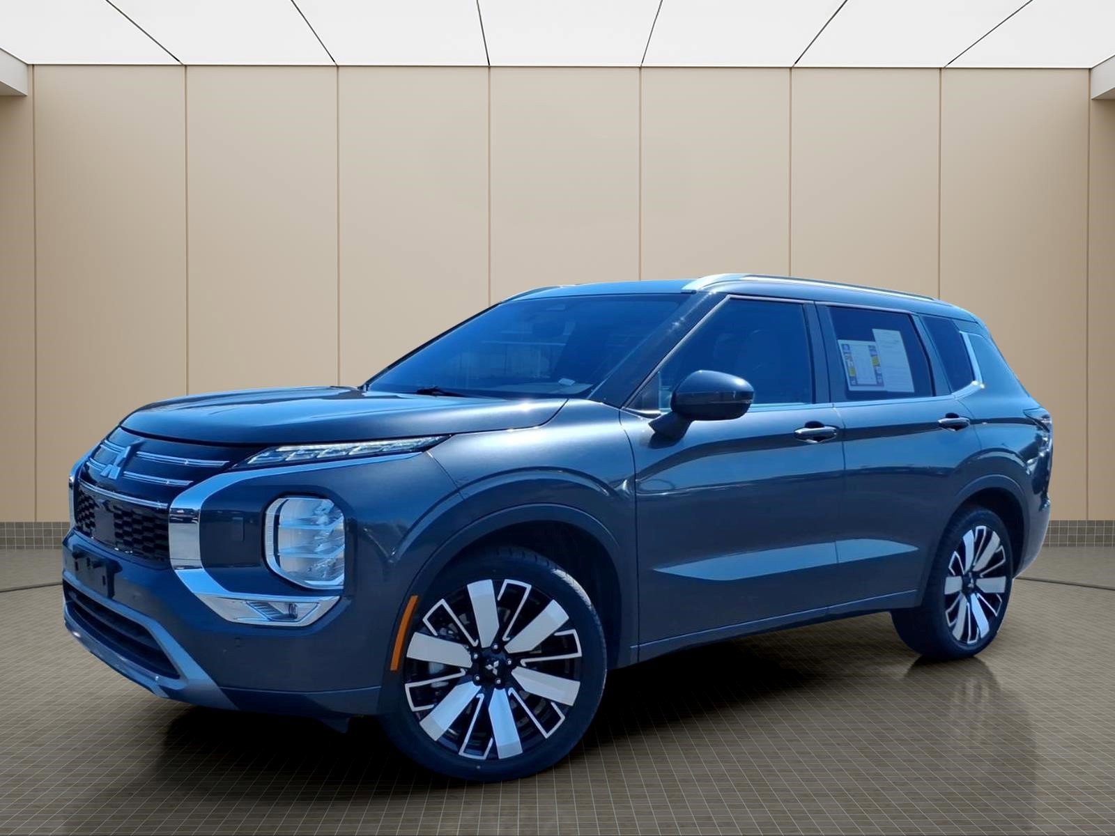 Used 2025 Mitsubishi Outlander SEL image 2