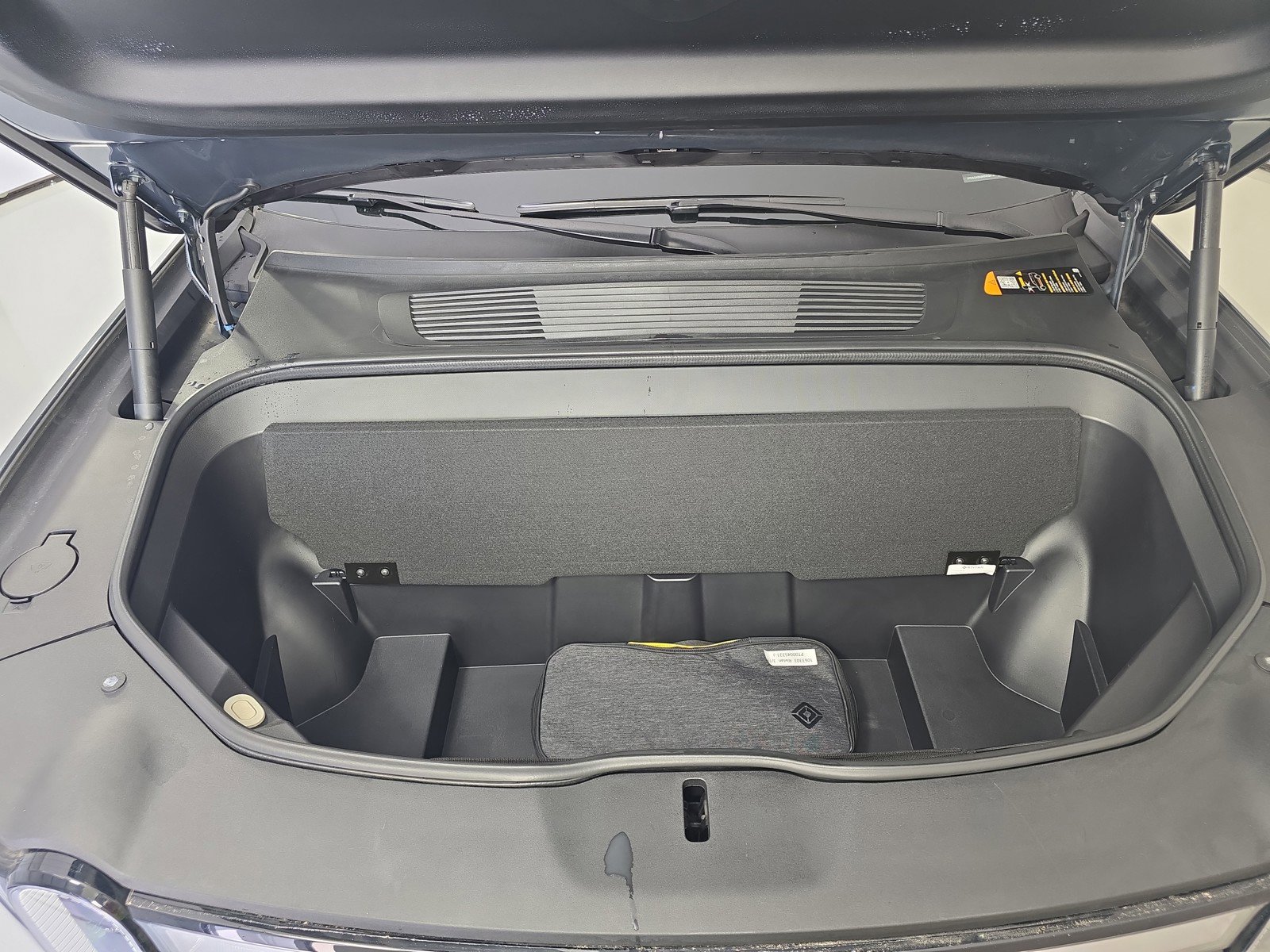 Used 2024 Rivian R1S Adventure image 14