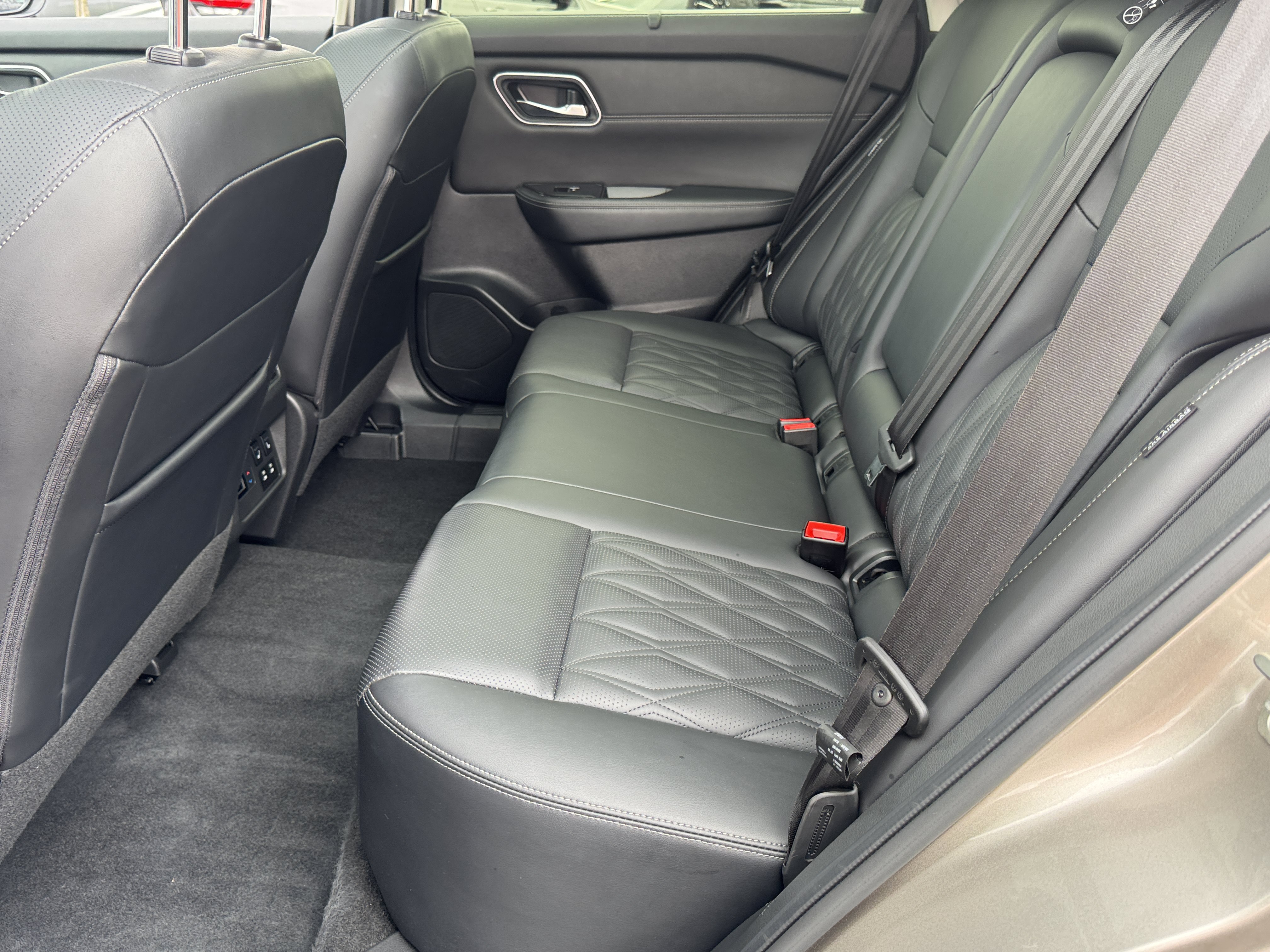Used 2024 Nissan Rogue Platinum w/ Platinum Premium Package AWD/4WD image 15